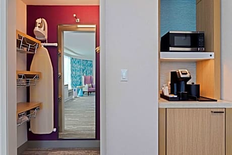 King Room with Mobility Accessible Tub