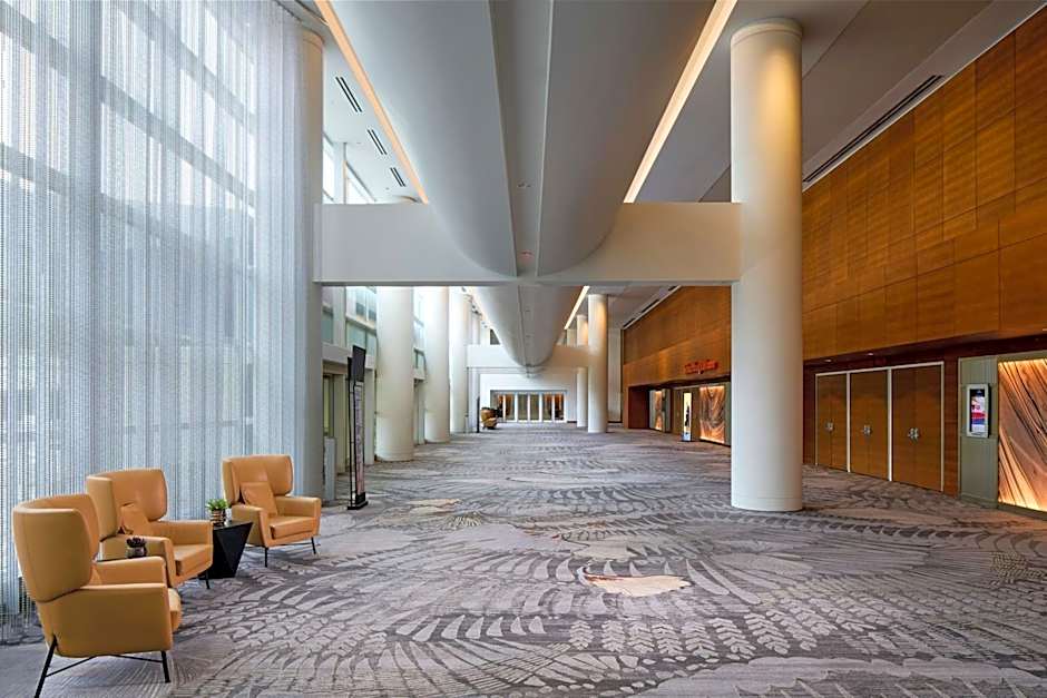Renaissance by Marriott Schaumburg Convention Center Hotel
