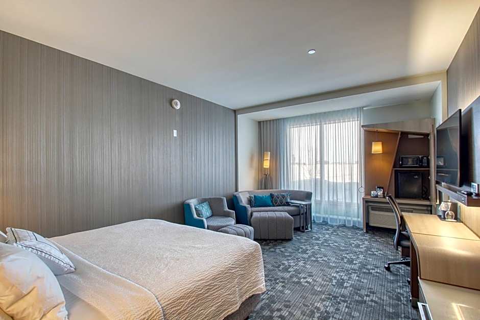 Photo 1 of 4 of 1 King Bed with Sofabed Suite