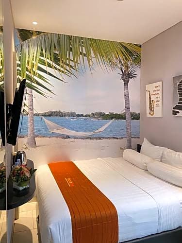 Front One Boutique Karawang