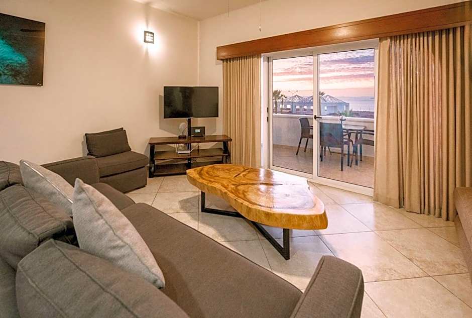 Hotel & Suites El Moro