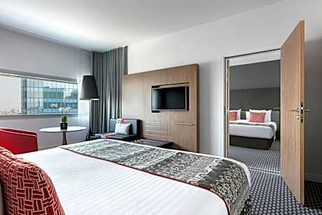 Family Connecting Room (2 Adults + 2 Children)