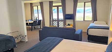 Family Room with Mountain View