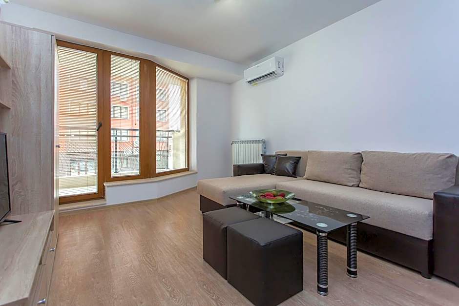 Modern and Bright Apartments near Center - FREE PARKING