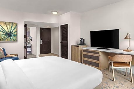 1 King Bed Hearing Accessible