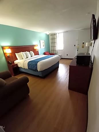 1 King Bed Non Smoking