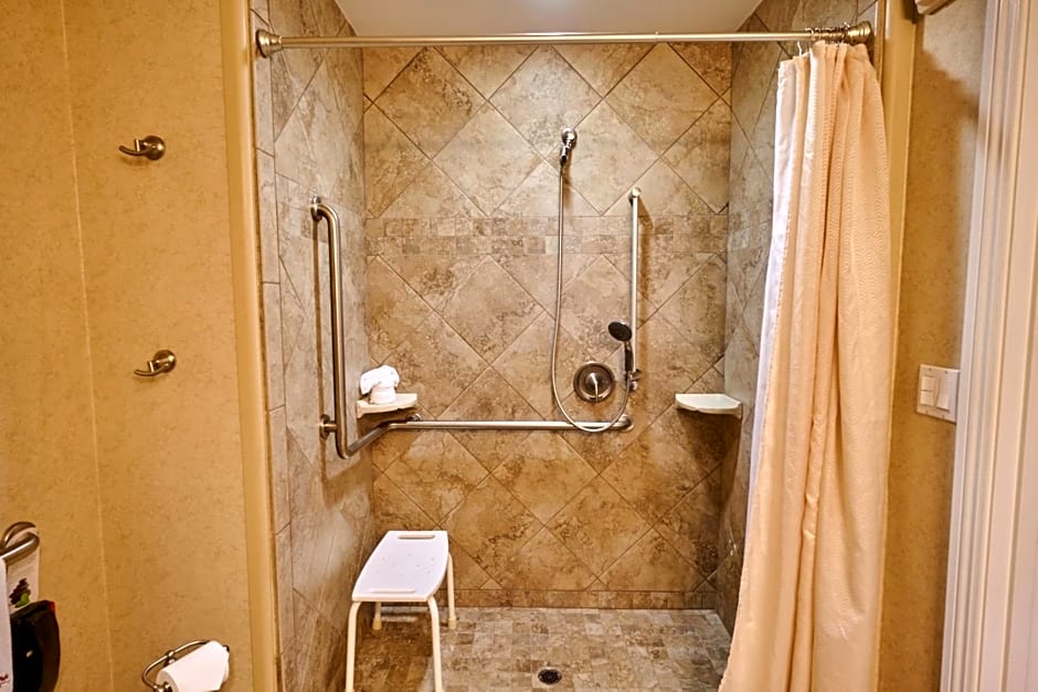 La Bellasera Hotel & Suites