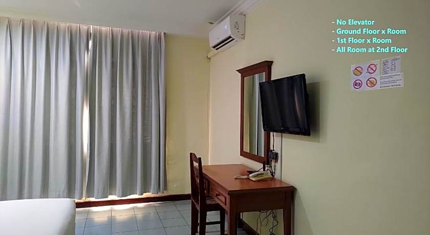 The Upper Deck Hotel