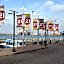 Harbor House Hotel and Marina at Pier 21