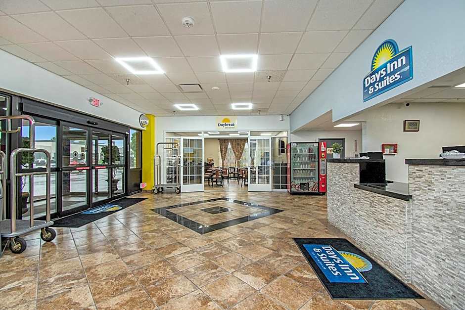 Days Inn & Suites by Wyndham Mt Pleasant