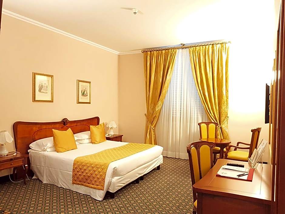 Photo 1 of 4 of Triple Room