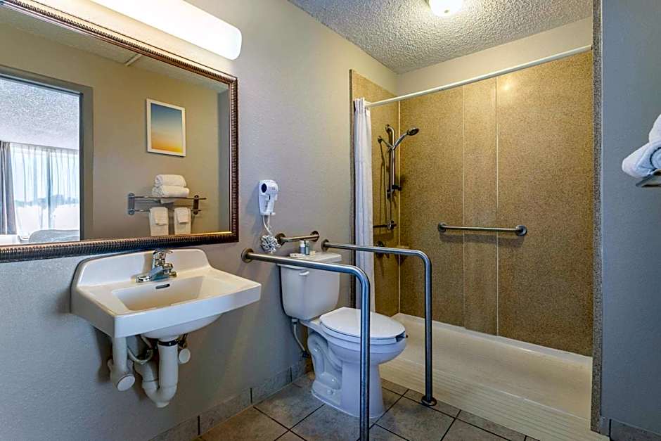 Days Inn by Wyndham Titusville Kennedy Space Center