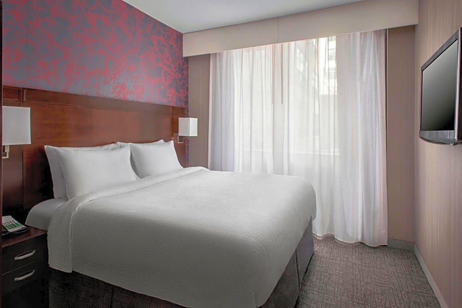 Courtyard by Marriott New York Manhattan / Soho