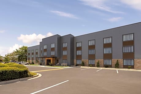 Country Inn & Suites by Radisson, Savannah Midtown, GA