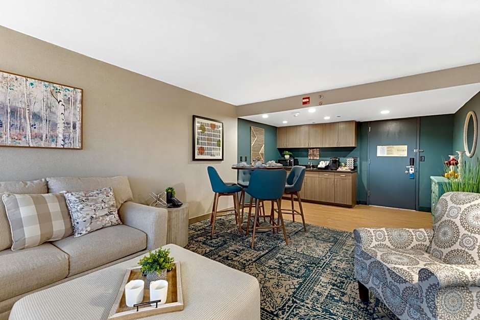 Four Points by Sheraton Boston Newton