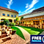 Hotel Selsky Dvur - Bohemian Village Courtyard