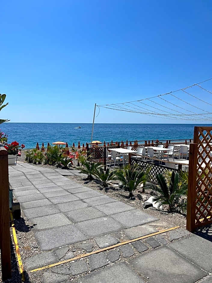 Maniel Beach Hotel