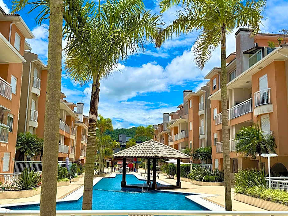 Residencial com piscina a apenas 150 metros da Praia dos Ingleses Lado Norte
