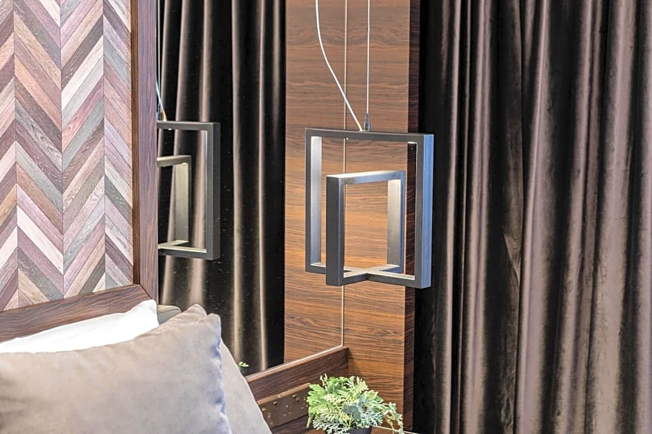 Almond Business Hotel