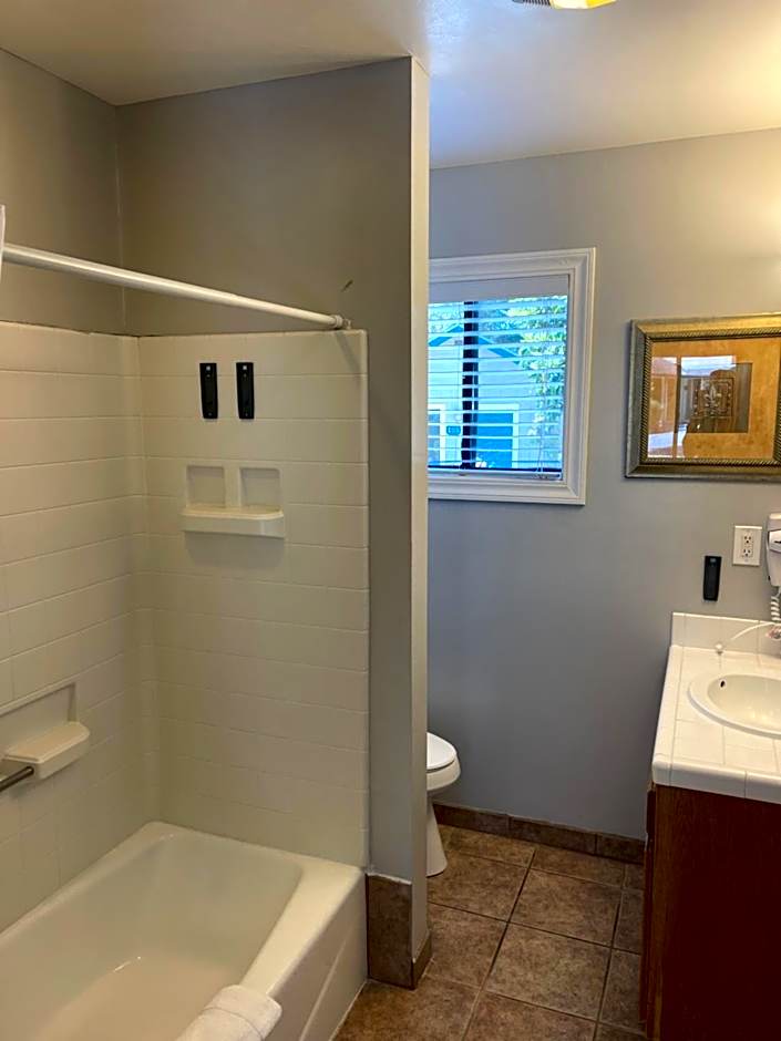 Sea Breeze Inn - Pacific Grove