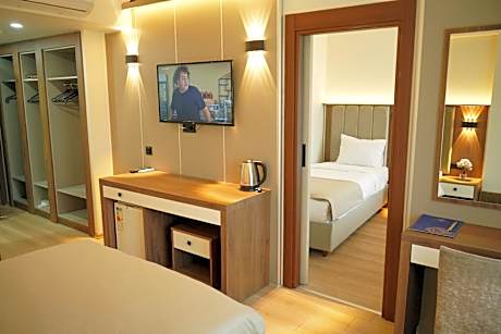 Deluxe Double Queen Suite
