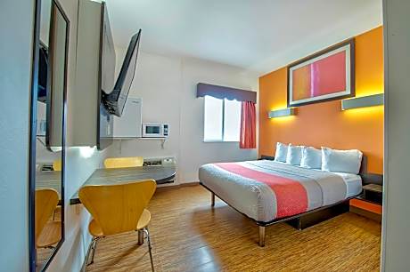 1 QUEEN BED | NON-SMOKING