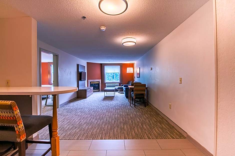 Holiday Inn Express & Suites Lincoln East - White Mountains By IHG