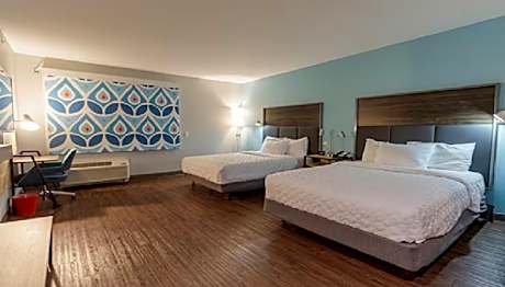 2 Queen Beds W/Walk In Shower