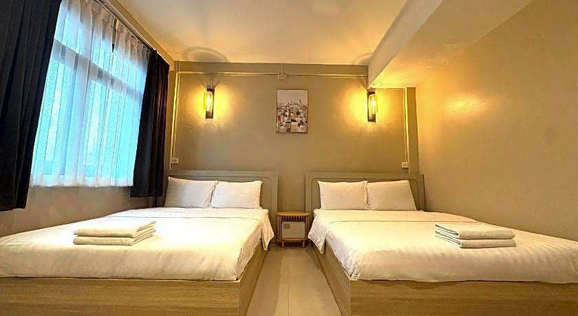 At Hua Lamphong Hotel