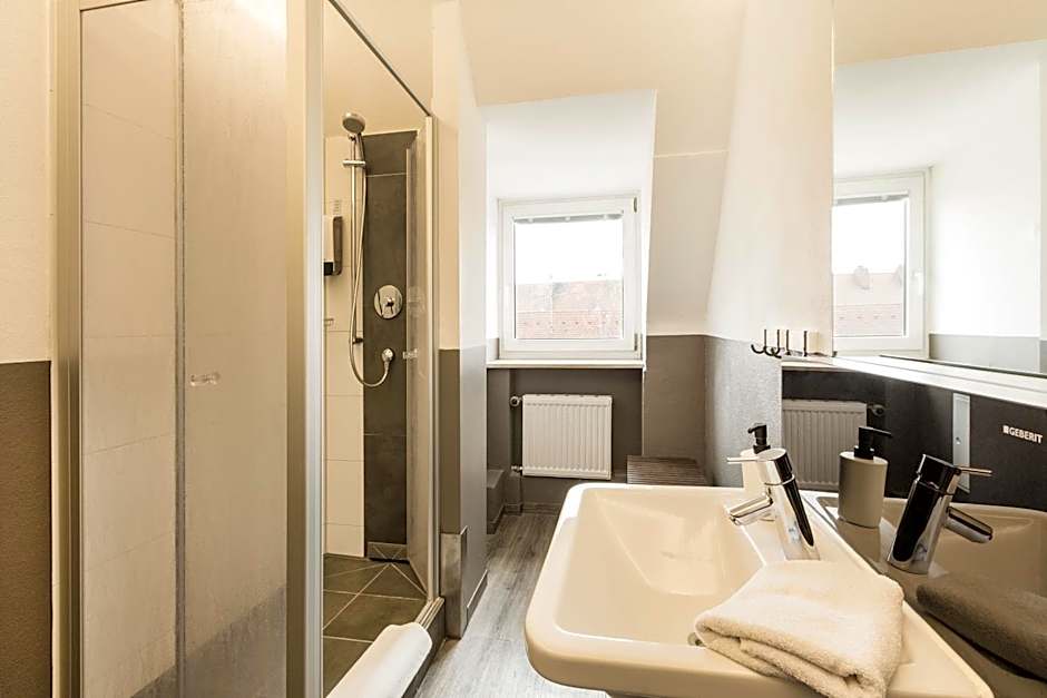 Five Reasons Hostel & Hotel