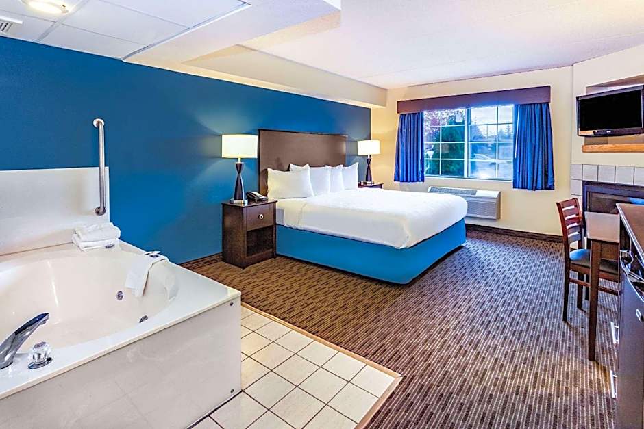 AmericInn by Wyndham Hotel and Suites Long Lake