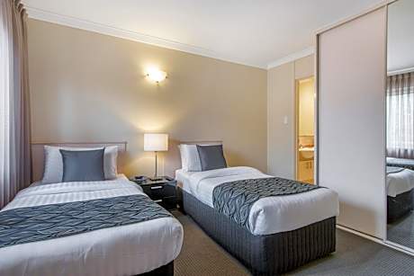 Classic One-Bedroom Triple Bed Suite