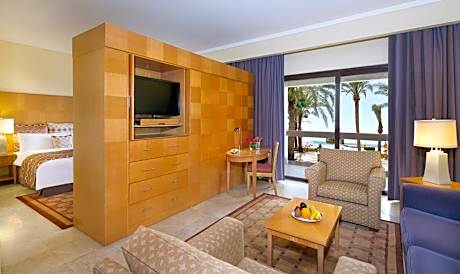 One-Bedroom Suite with Sea View