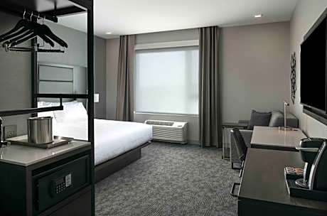 Standard King Room with Mobility Accessible Tub