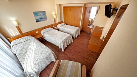 DOUBLE ROOM 3 ADULTS