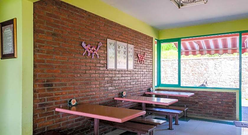 RedDoorz Syariah near Kopeng Treetop Adventure