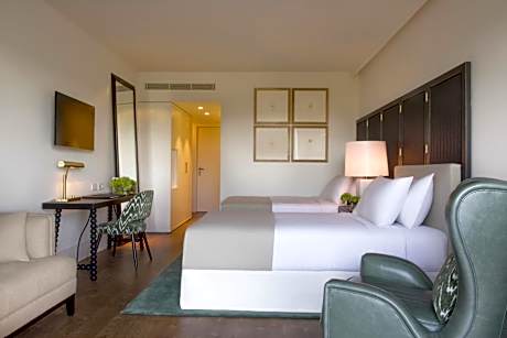 Deluxe Family Room