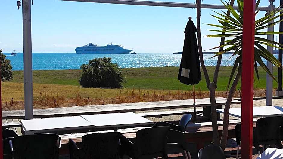 East Pier Hotel