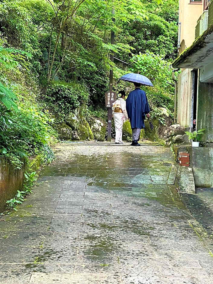泊まれる廃墟 ぐんじょう