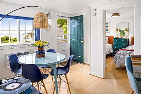 Seascape Motel & Cottages