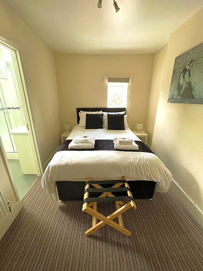 The Crown And Cushion