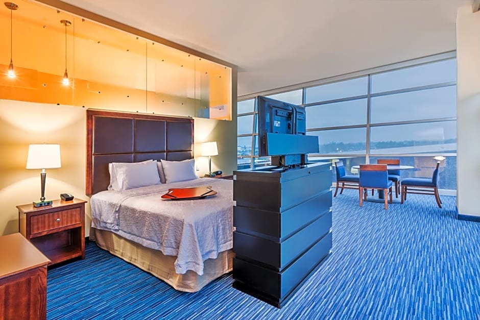 Hampton Inn & Suites Owensboro Downtown Waterfront