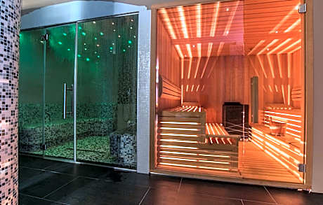 Superior Double Room with River View and balcony