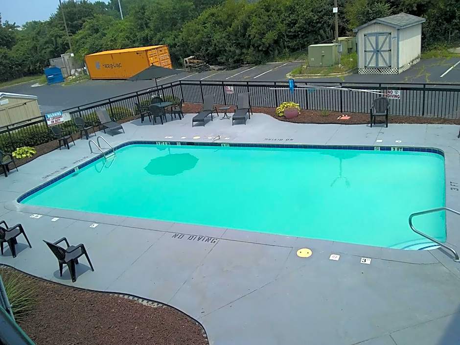 Clarion Pointe - Greensboro Coliseum Area