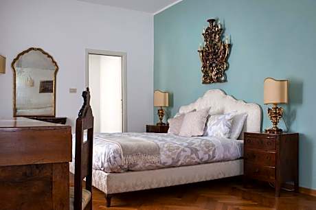 Deluxe Room (2 Adults + 1 Child)