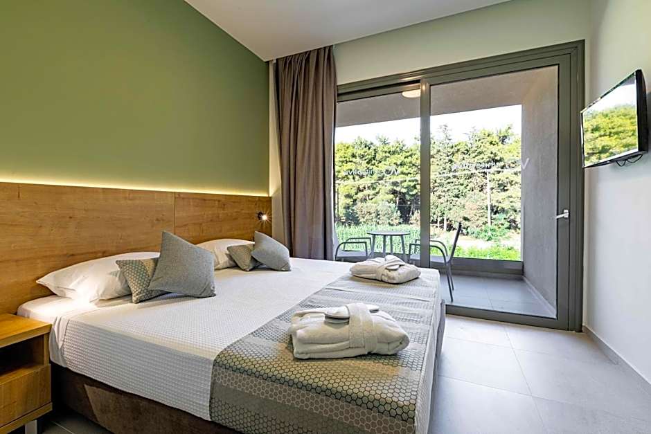 White Olive Elite Laganas