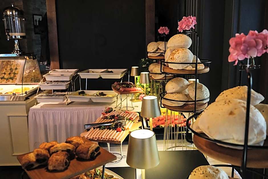 Peninsula Boutique Hotel