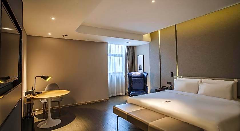 Atour Hotel (Jiangyin Binjiang Middle Road Sports Center)