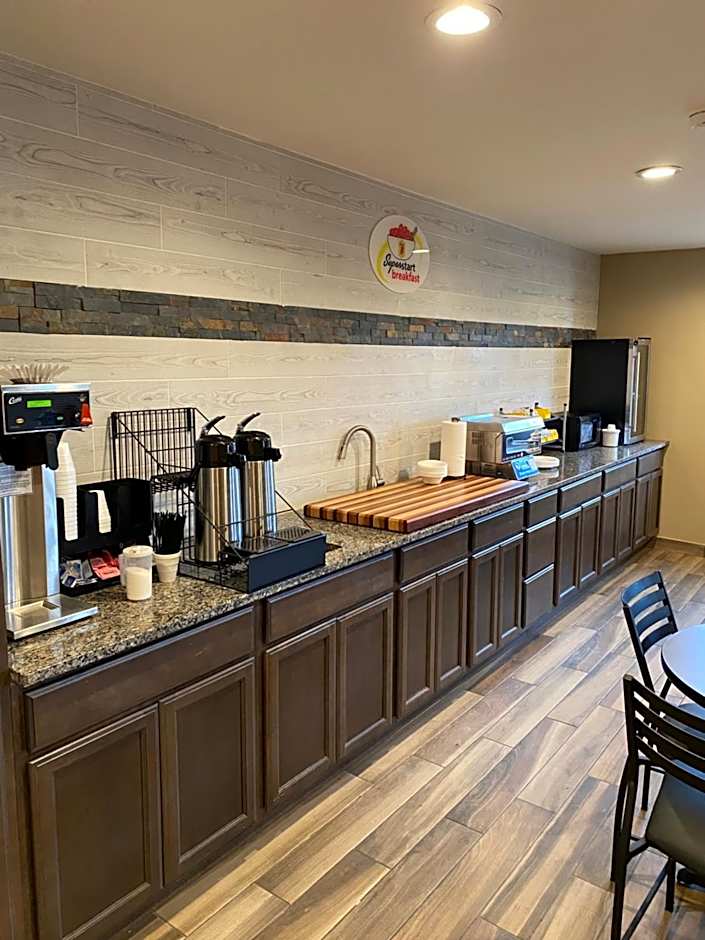 Super 8 by Wyndham Independence KS