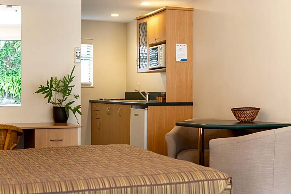 Greenlane Manor Motel